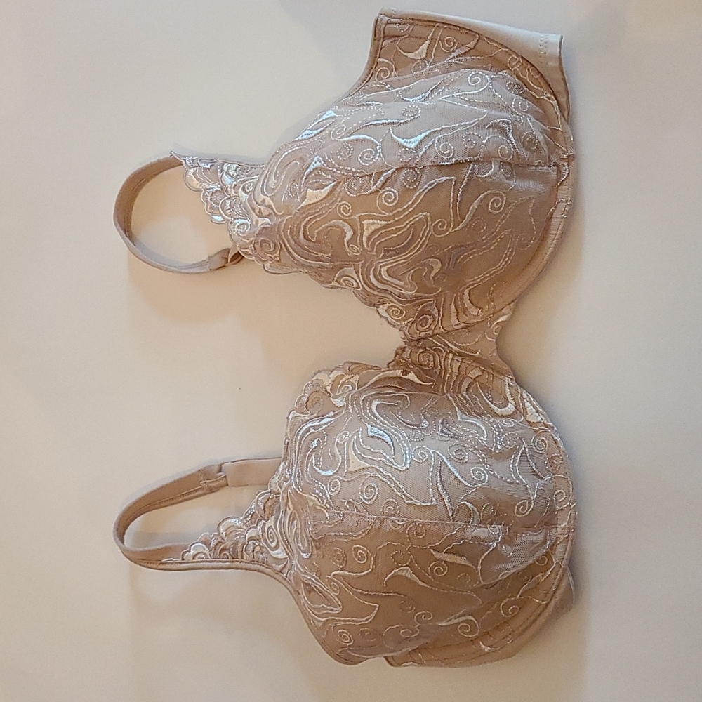 COPY - Playtex, lace bra, with under wire. Size 38D